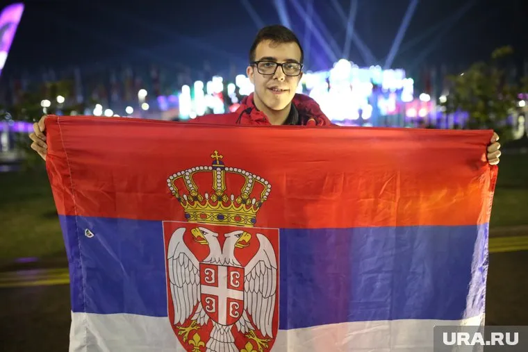 В Сербии установили личность мужчины, который из арбалета ранил полицейского у израильского посольства