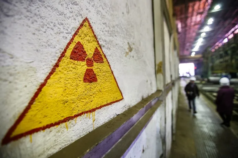 УЗТМ. Сборочный цех. Сварка., знак радиации