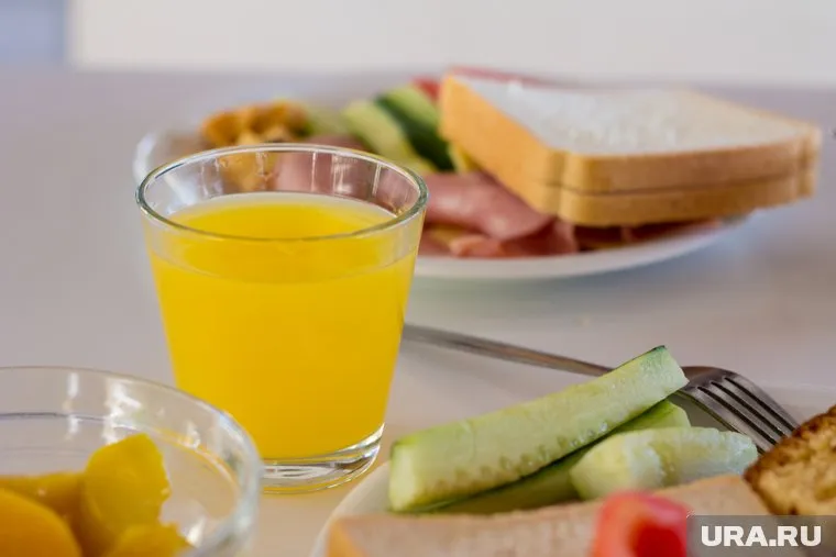 Свежевыжатый сок влияет на уровень сахара в крови, отметила Алина Скоромная