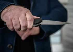 Екатеринбуржец зарезал друга и сбежал из квартиры