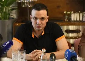 Уральский депутат стал жертвой вымогателей после скандала со стрельбой из автомата