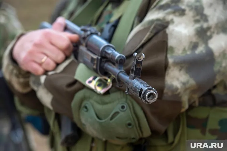 Боец продолжил командовать взводом после ранения