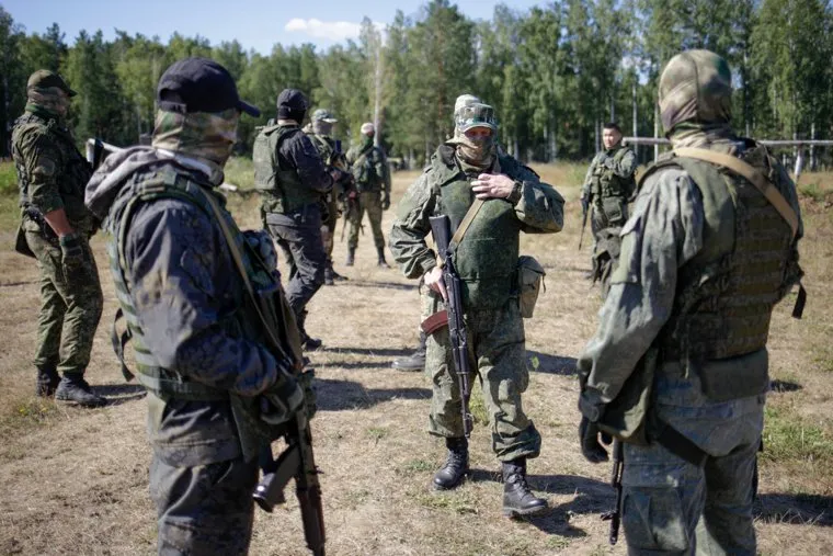 Тренировка добровольцев перед отправкой в Украину. Свердловская область