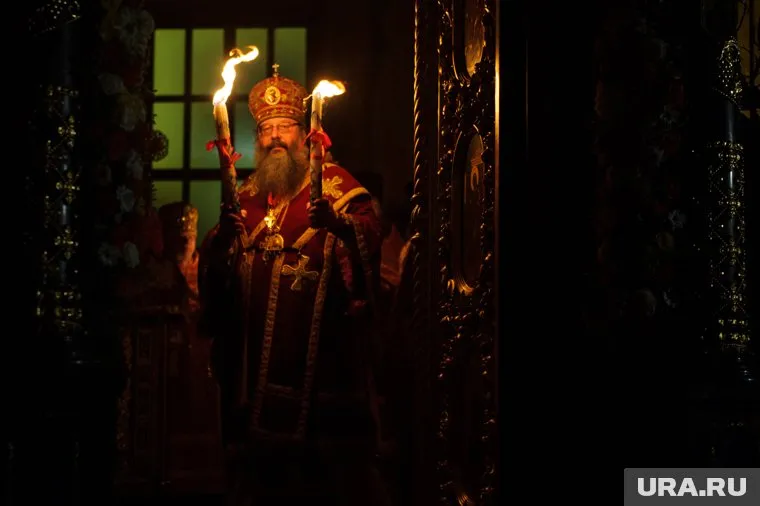 Делегация получила Благодатный огонь в Иерусалиме