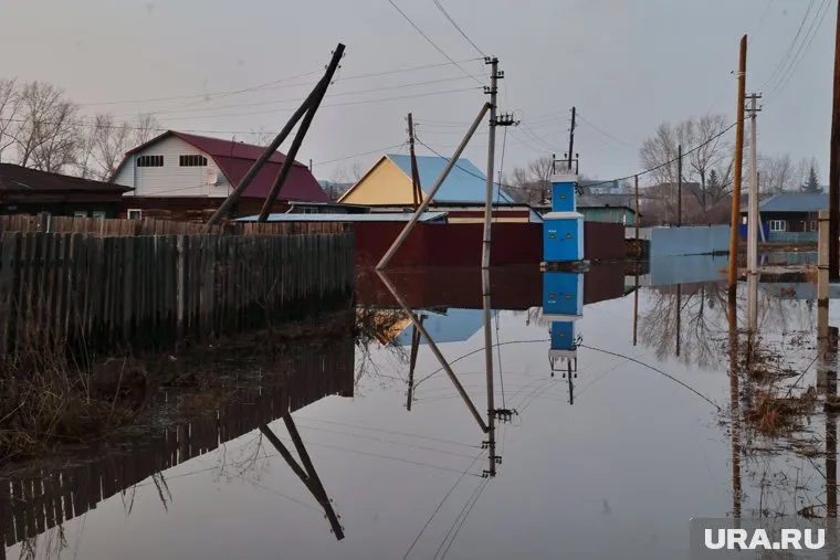 Вода топит дома и городские объекты инфраструктуры