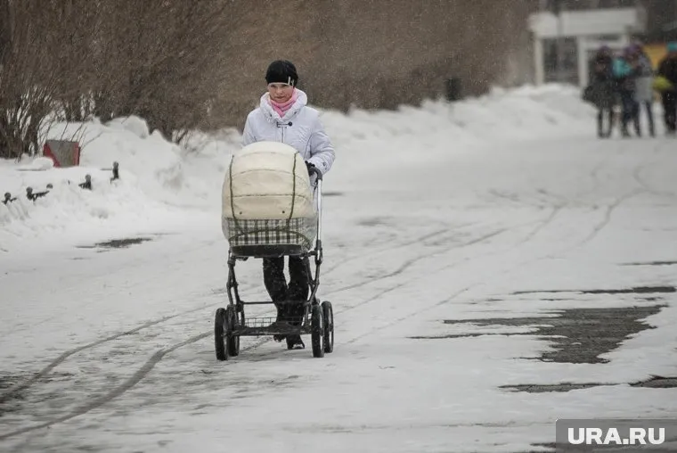Хулиган набросился на маму с коляской (архивный снимок)