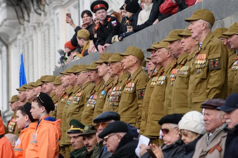 Военный парад в честь Дня Победы на площади 1905 года. Екатеринбург 
