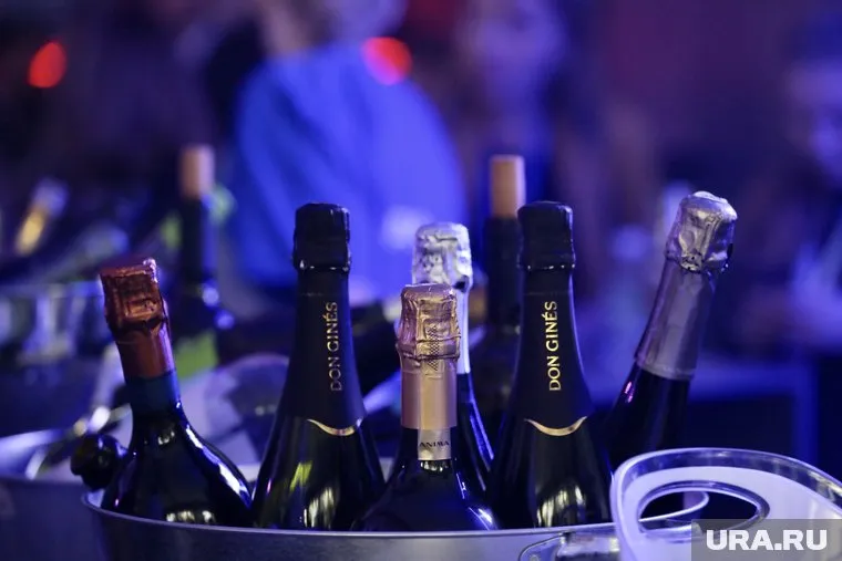 Подростки заказали алкоголь через интернет 