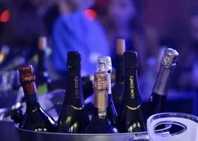 URA.RU узнало, как подростки в Байкальске купили алкоголь на вечеринку, которая закончилась резней