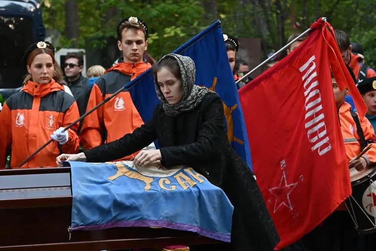 Похороны Владислава Крапивина. Необр