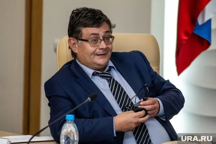 Вице-премьер Алексей Чибисов принес в семейный бюджет на 3,5 млн рублей меньше, чем его супруга