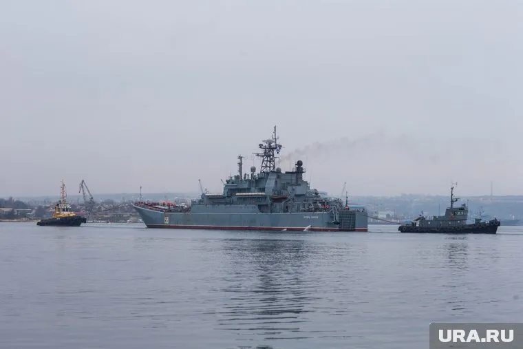 Крейсер «Москва» находится на плаву, заявили в Пентагоне