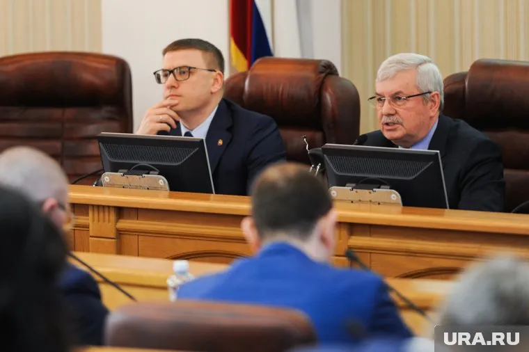 Алексей Текслер (слева) вместе с Владимиром Мякушем (справа) подбирает вице-спикеров ЗСО
