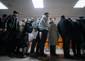 Из Тюмени депортируют мигрантов, которые устраивали драки около ресторанов