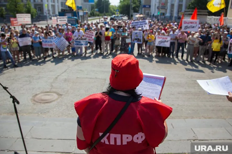 Кто первый соберет 50 тысяч подписей свердловчан — тот и будет лидером