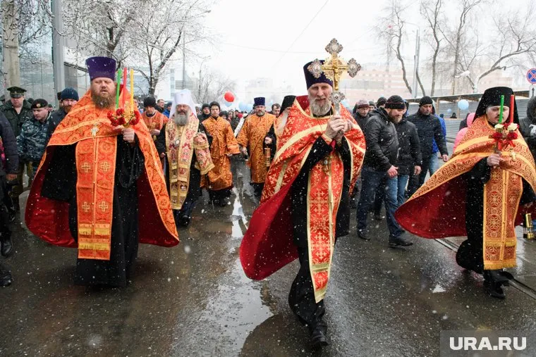 Крестный ход на Пасху проходил по центральным улицам Екатеринбурга (архивное фото)