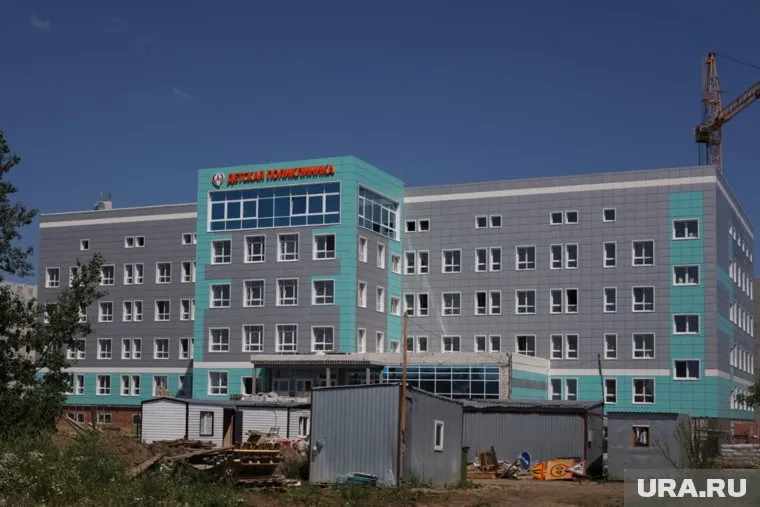 В 7-м микрорайоне Заозерного в Кургане перенесли открытие новой детской поликлиники
