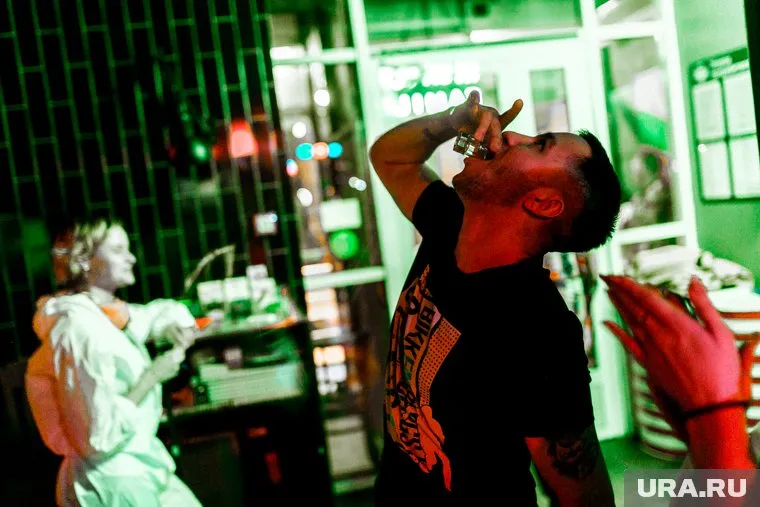 Алкоголь только на время улучшает настроение, но не избавляет от депрессии