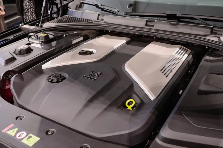 Автомобили Aurus и электромотоцикл Aurus Merlon на Петербургском международном экономическом форуме (ПМЭФ-2024). 5-8 июня 2024