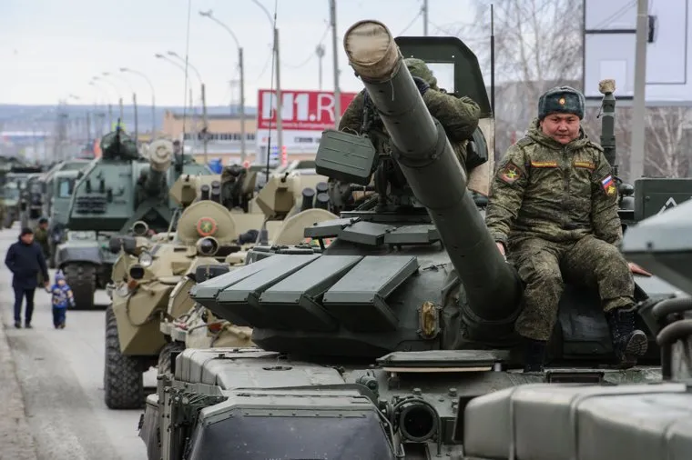 Репетиция парада Победы. Екатеринбург, солдат, военная техника, оружие, танк, танкист, т72-3б