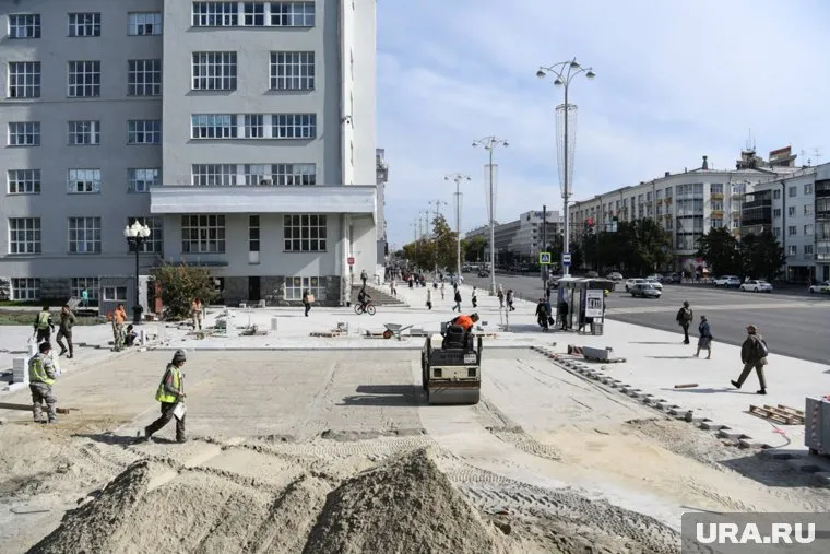 Работы у дома Севастьянова стартовали в начале августа (снимок сделан утром 15 сентября)