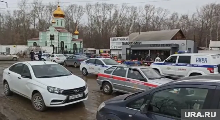 Настоятель храма Ксении Петербургской пошел против епархии вслед за Сергием