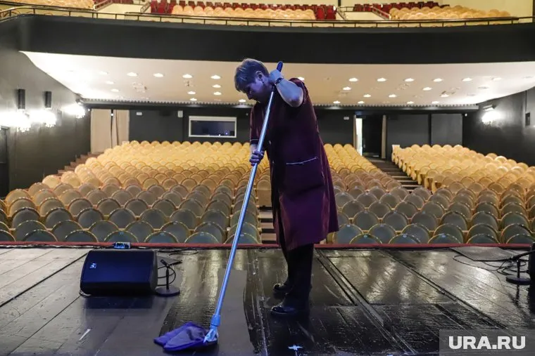 Театры пытаются компенсировать свои расходы