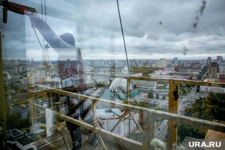 Парень упал с большой высоты и выжил (архивное фото)