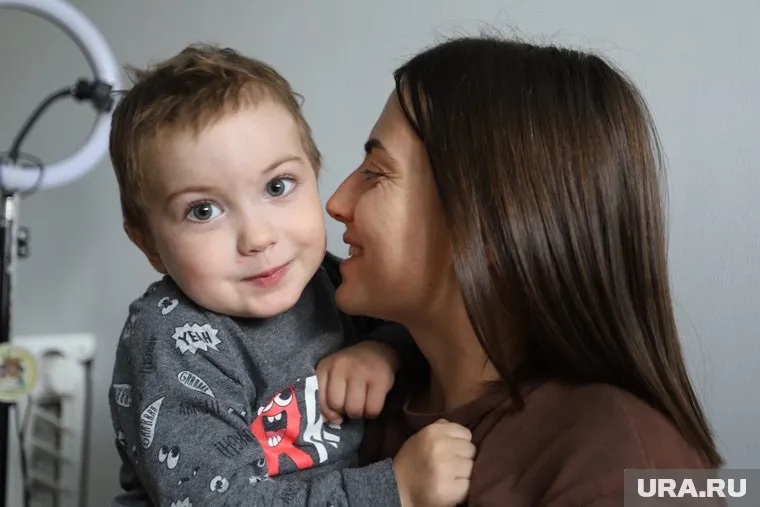 Никита Хнаев не может ходить (ДЦП)