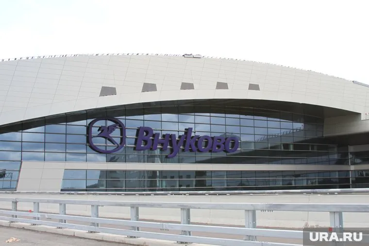 В октябре 2014 года на пути взлетающего из Внуково частного самолета оказалась снегоуборочная машина