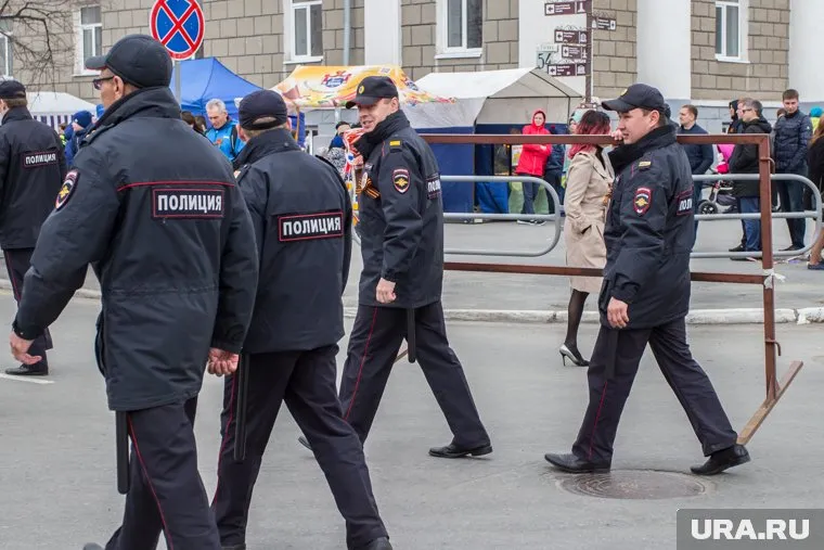 Иногородние полицейские любуются достопримечательностями Екатеринбурга