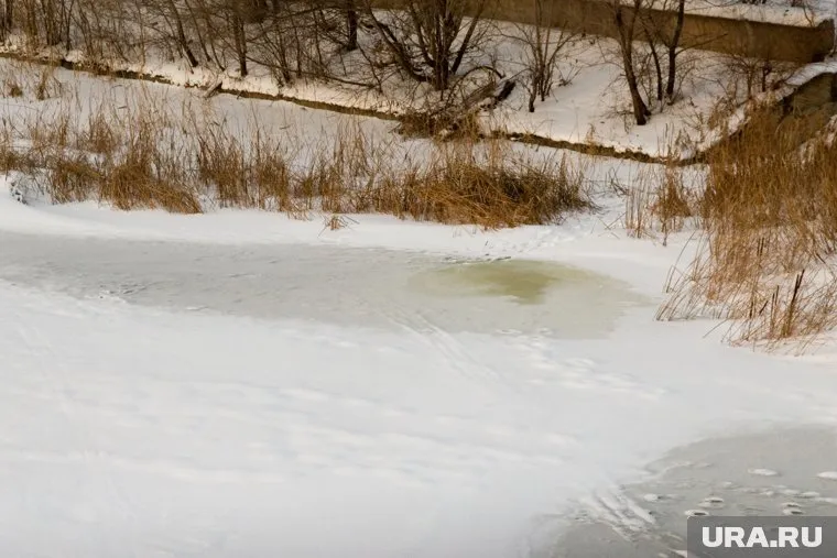 Мальчик пошел к котловану на усадьбе родителей