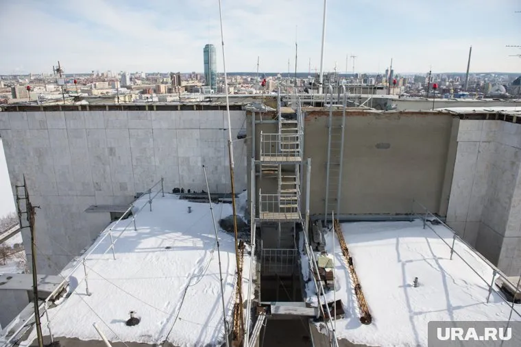 Гуляя по крыше, дети рисковали жизнью