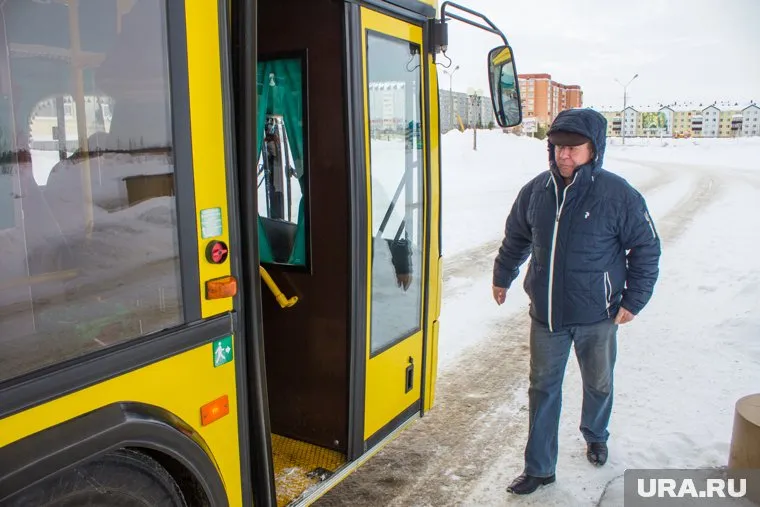 В Нижневартовске выгнали на холод ребенка из-за сбоя в оплате проезда. Водителя уже проверяют