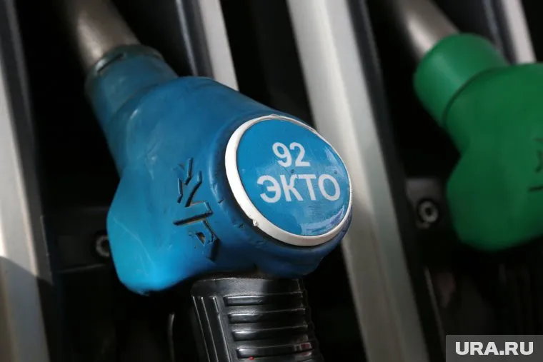 Средняя цена по региону на бензин АИ-92 составила около 42 рублей за литр