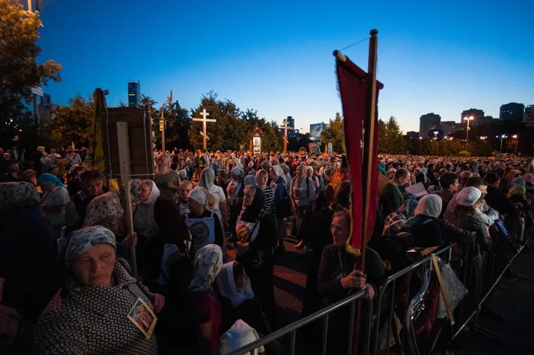 Крестный ход, приуроченный к 100-летию со дня убийства царской семьи. Екатеринбург , крестный ход, толпа