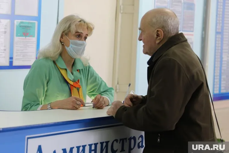 Главврач Катайской больницы сообщил URA.RU, что с понедельника все плановые приемы отменены