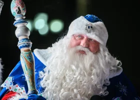 Более 1,5 тысяч уральцев открыли новогодний сезон вместе с Дедами Морозами со всей России