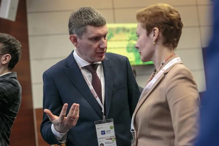 Гайдаровский форум-2018. Второй день. Москва, жест рукой, решетников максим