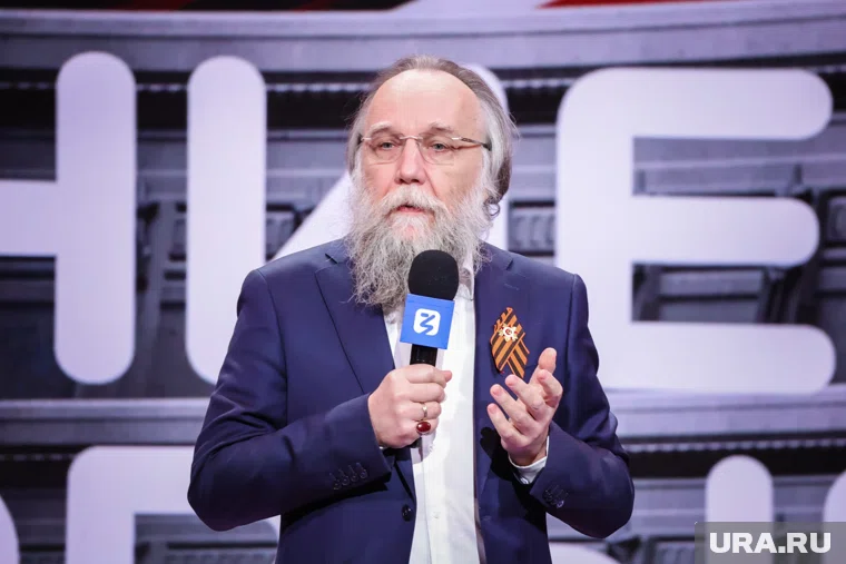 Александр Дугин рассказал, что его имя упоминалось в переписке финансиста Джеффри Эпштейна, которого обвинили в торговле людьми