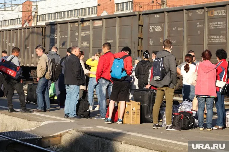 В России необходимо усилить миграционный контроль, сказал Виктор Гусев