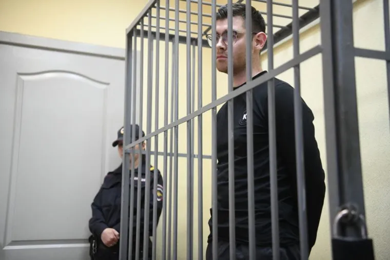 Суд отправил в СИЗО редактора URA.RU Дениса Аллаярова