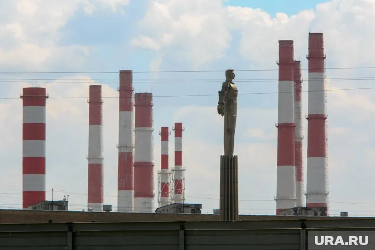 На место возгорания направлены 20 бригад пожарных (архивное фото)