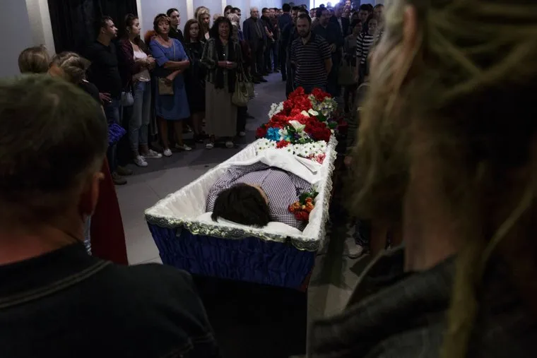 Прощание в уличным художником Александром Жуневым. Пермь