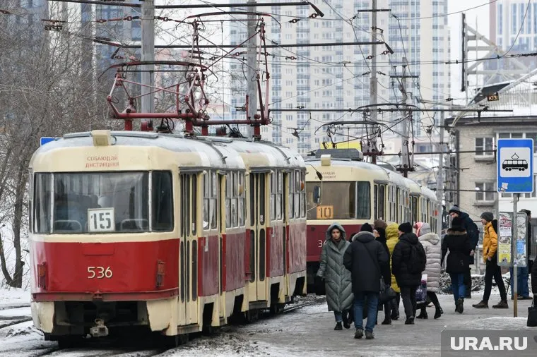 Из-за драки водителей остановилось движение четырех трамваев