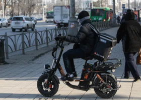 Депутат Федяев: доставщики уйдут с тротуаров