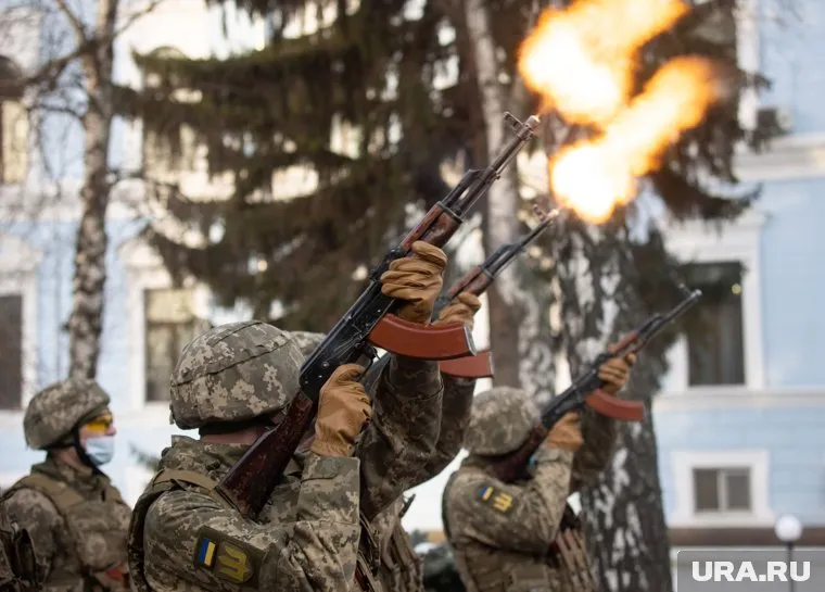 12 человек продолжили вести боевые действия