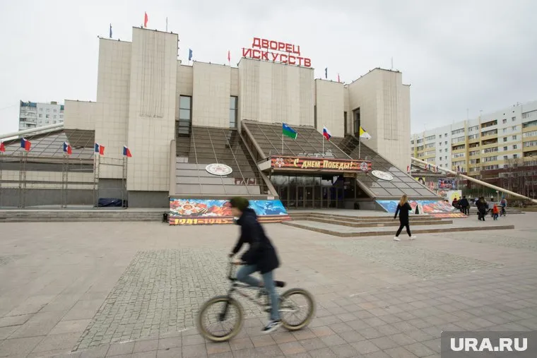 В Нижневартовске после объединения ДК «Октябрь» и «Дворца искусств» сотрудники боятся потерять работу