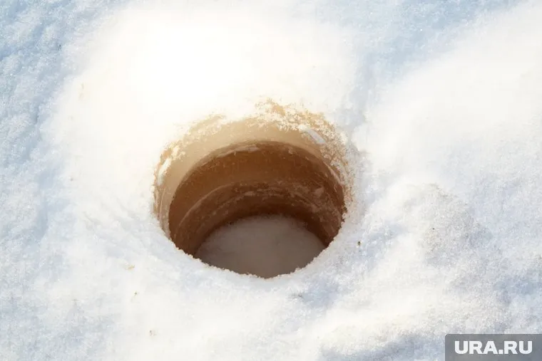 Темное пятно на реке в ЯНАО, принятое за нефть, оказалось водорослями