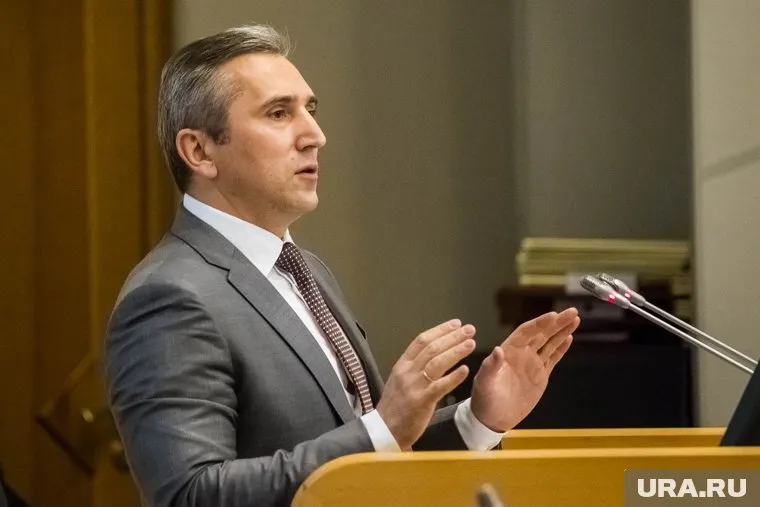 Общественники предложили урезать доходы главы администрации Тюмени Александра Моора